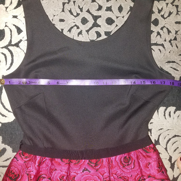 Taylor Sleeveless Rose Pattern Dress w/ Pockets - Picture 7 of 8